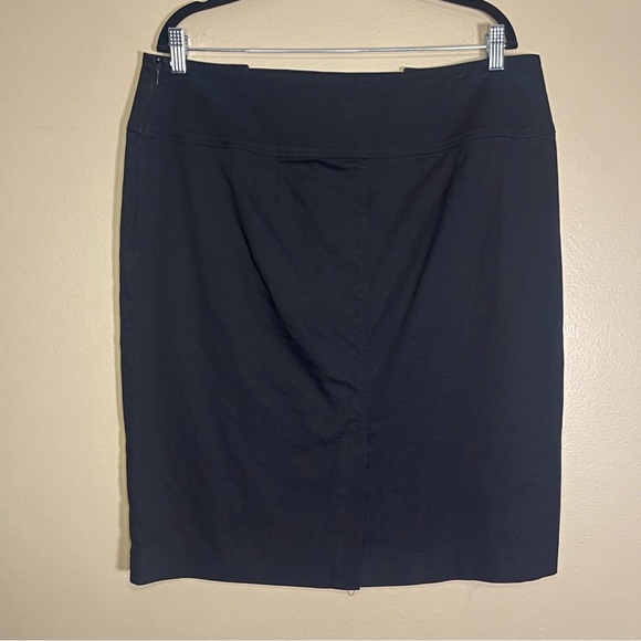 Lauren Ralph Lauren black pencil skirt with nautical-inspired silver buttons 14W - Picture 3 of 6